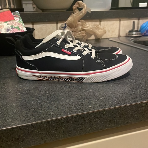 Vans - Picture 3 of 5